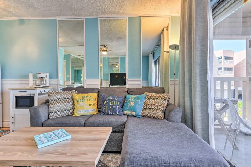 Beachside Corpus Christi Condo w/ Amenities! House in Nueces County