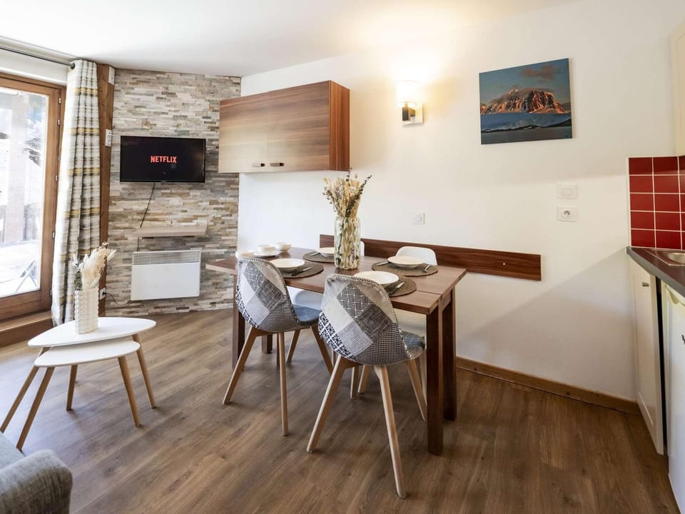 Charmant appartement rénové, 4 pers, 28m², accès direct pistes, balcon et équipements modernes - FR-1-545-37 Apartment in Les Allues