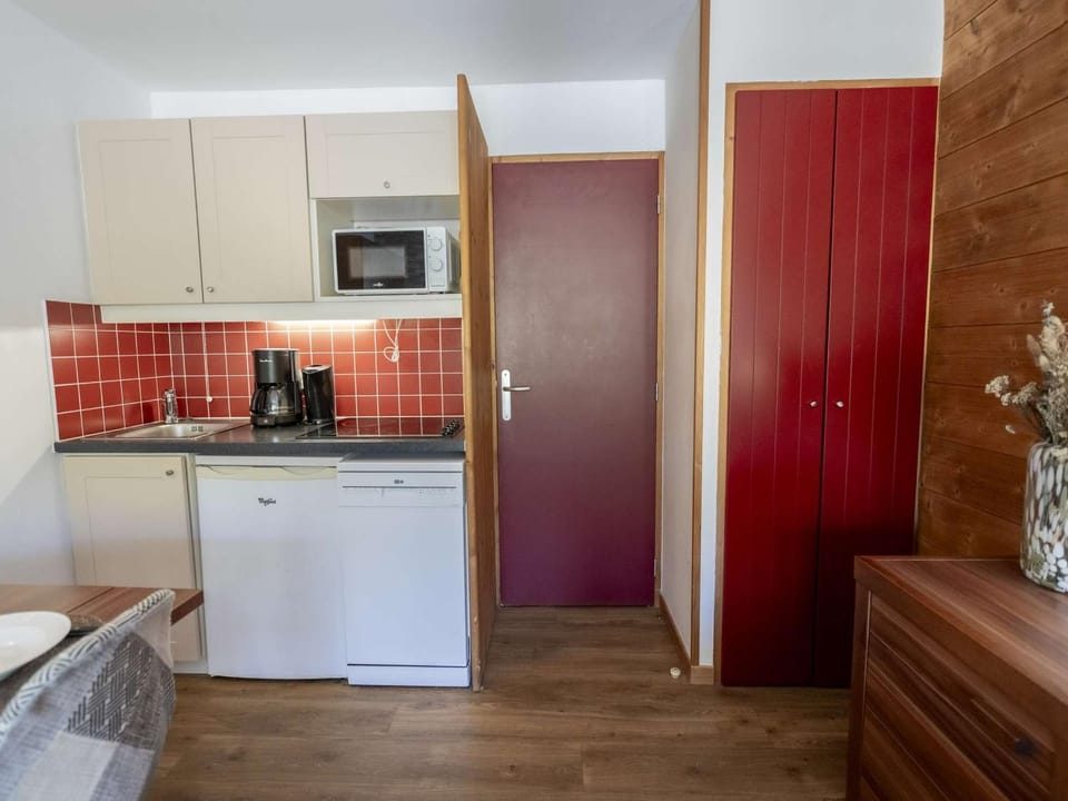 Charmant appartement rénové, 4 pers, 28m², accès direct pistes, balcon et équipements modernes - FR-1-545-37 Apartment in Les Allues