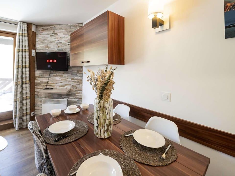 Charmant appartement rénové, 4 pers, 28m², accès direct pistes, balcon et équipements modernes - FR-1-545-37 Apartment in Les Allues