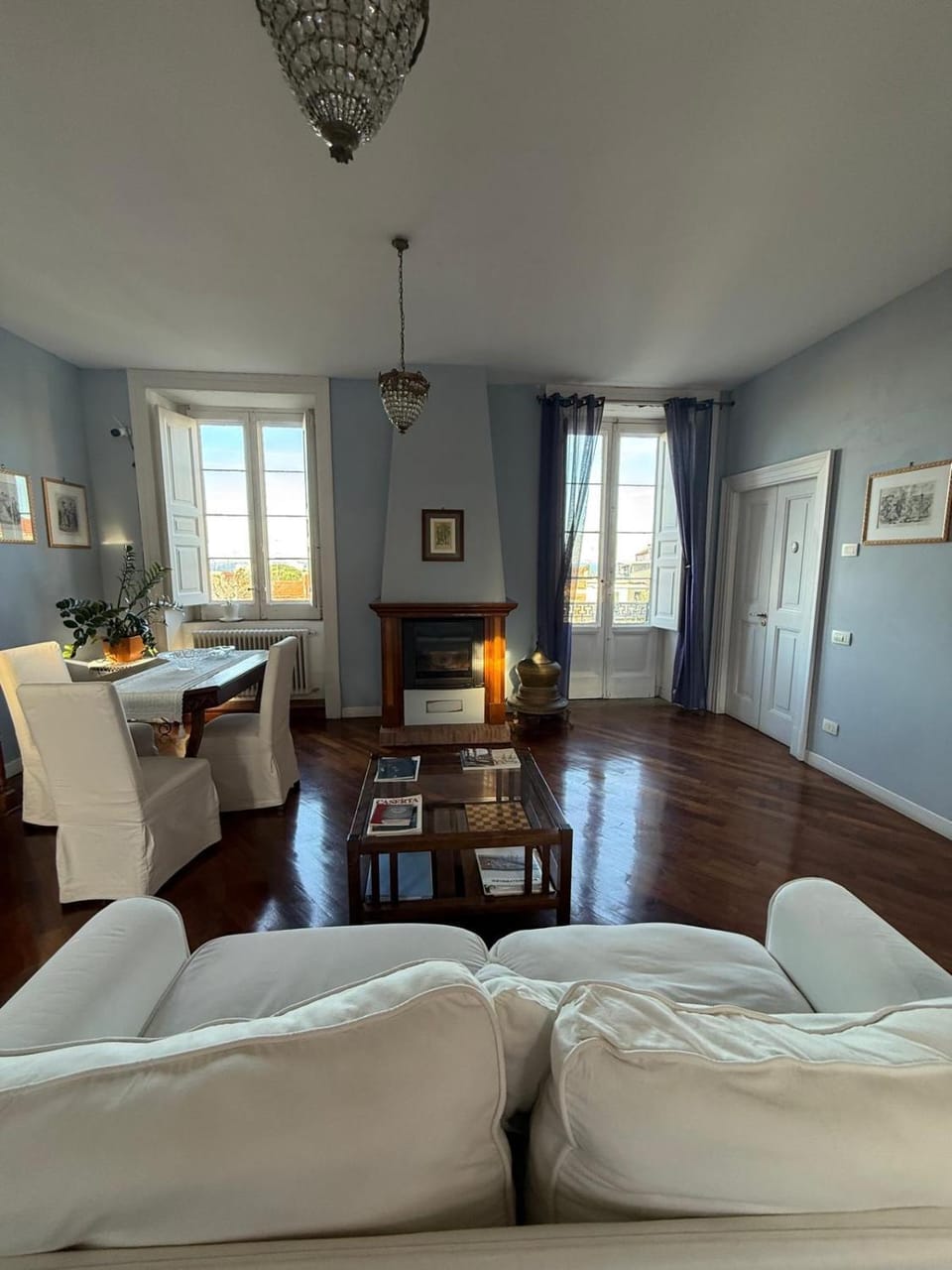 Living room, Seating area