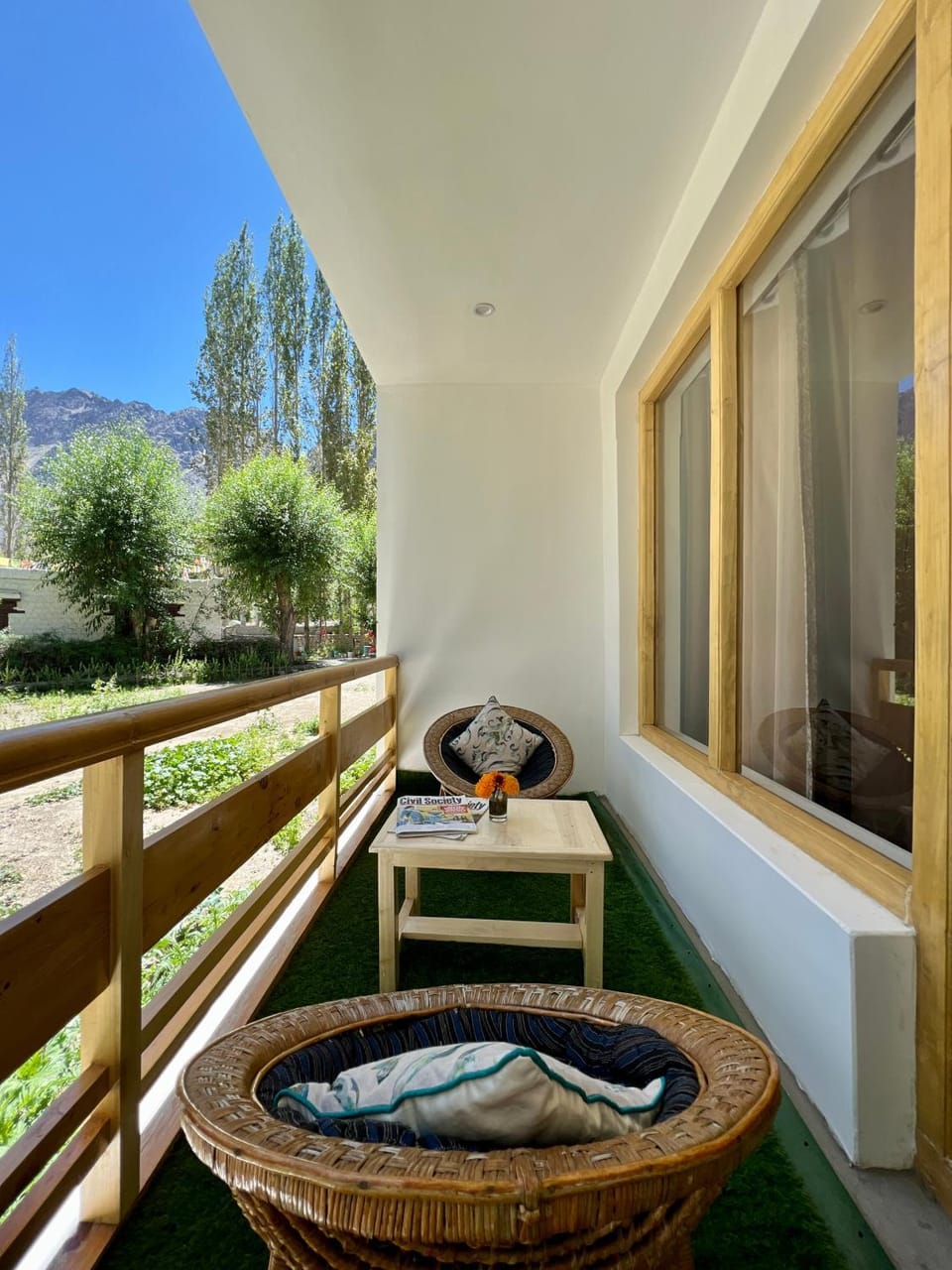 View (from property/room), Balcony/Terrace, Seating area, Garden view