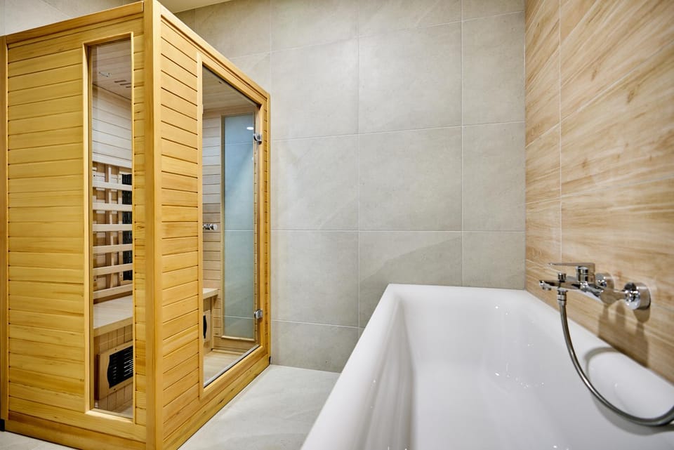 Shower, Sauna, Steam room, Bathroom, Bath, towels