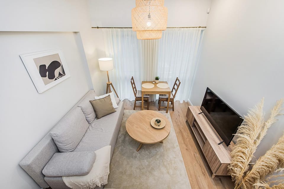 TV and multimedia, Living room, Seating area, Dining area