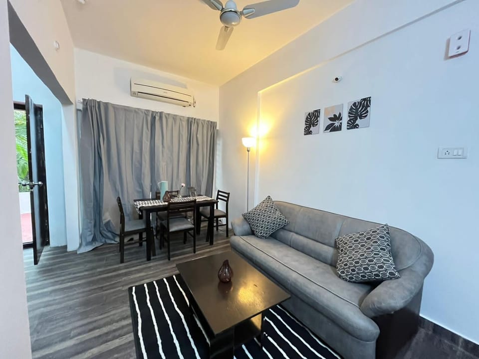 Living room, Seating area, Dining area, air conditioner
