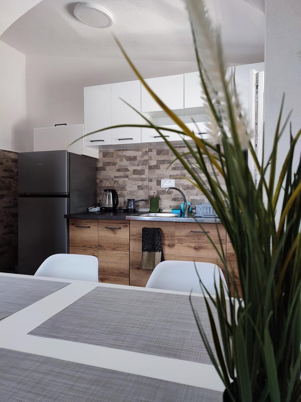 Kitchen or kitchenette, Seating area, Dining area