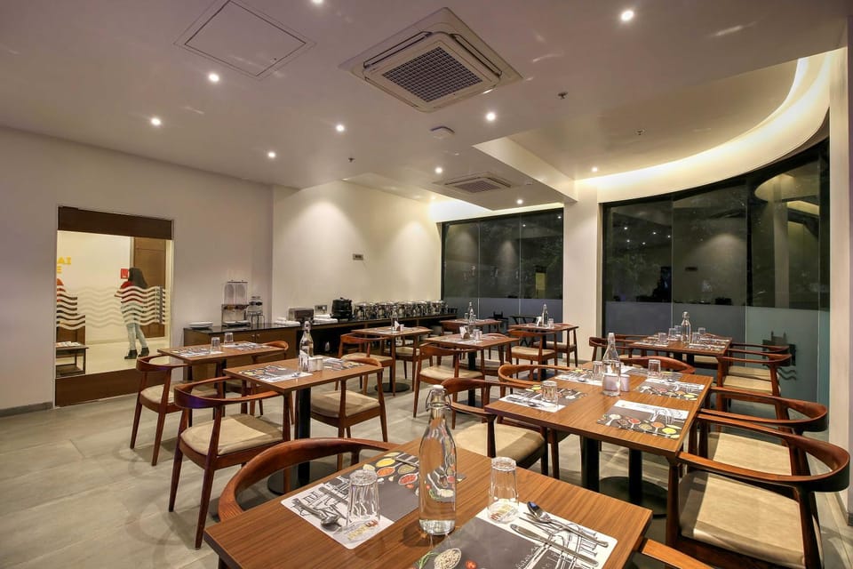 Restaurant/places to eat, Restaurant/places to eat, Food and drinks