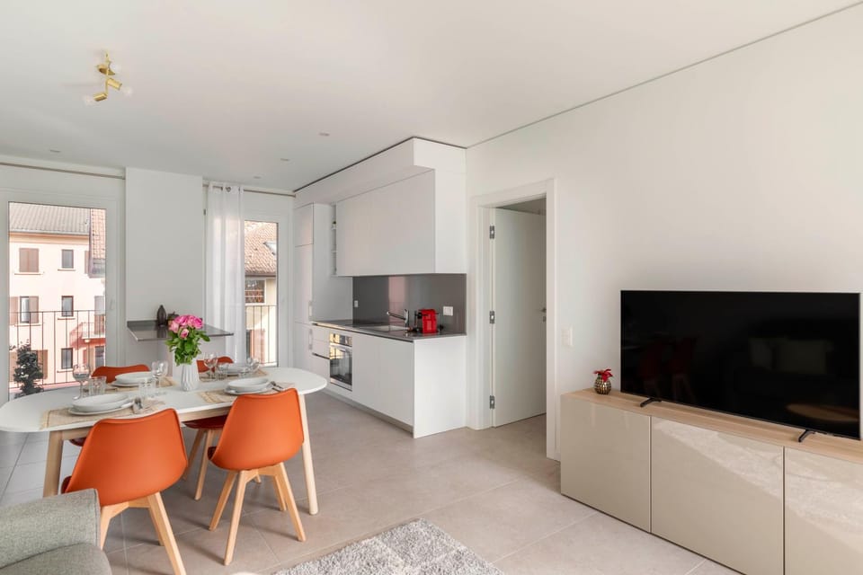 TV and multimedia, Kitchen or kitchenette, Living room, Dining area