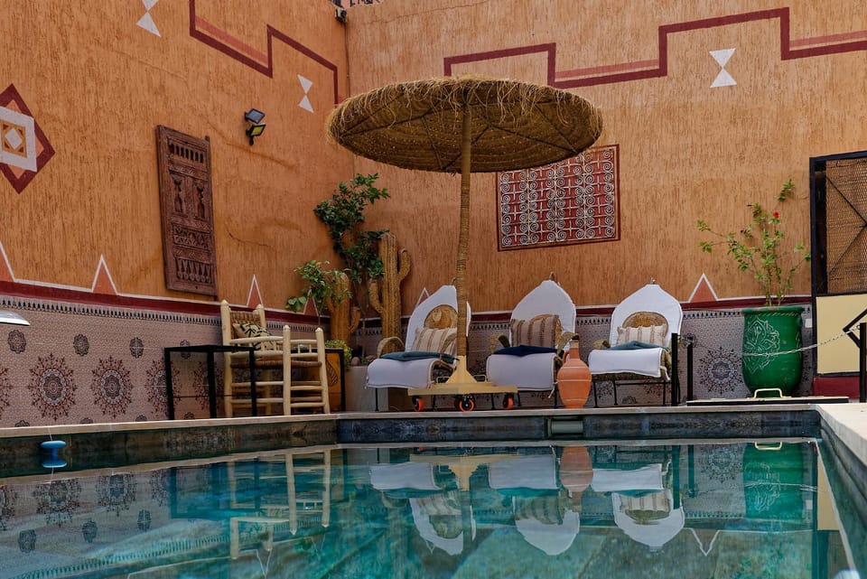 Swimming pool, sunbed