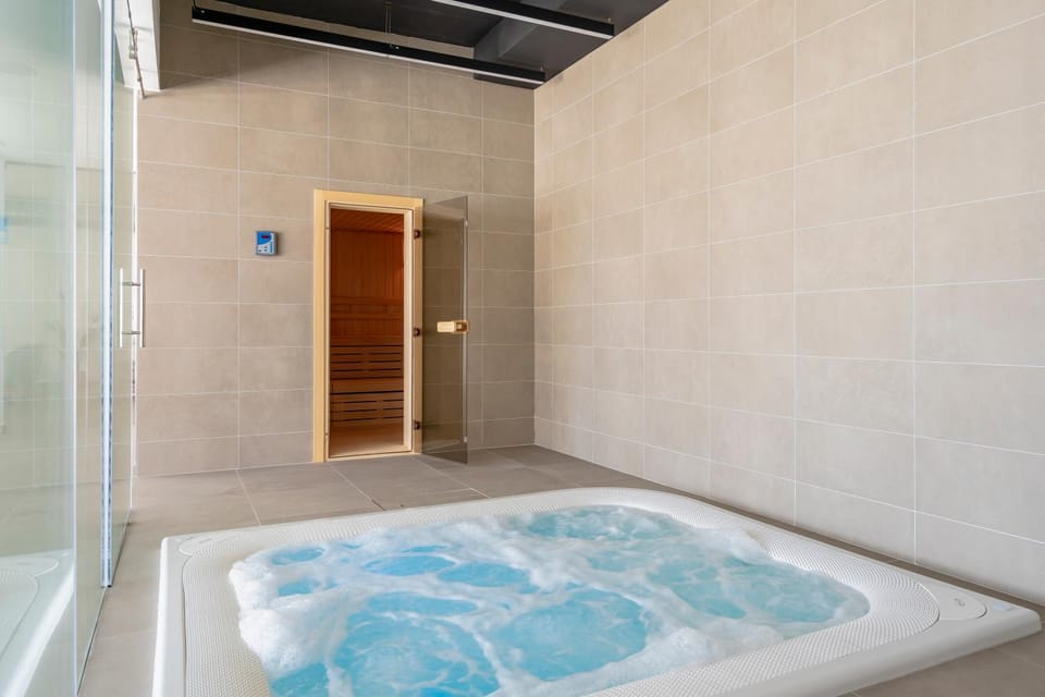 Hot Tub, Sauna, Spa and wellness centre/facilities