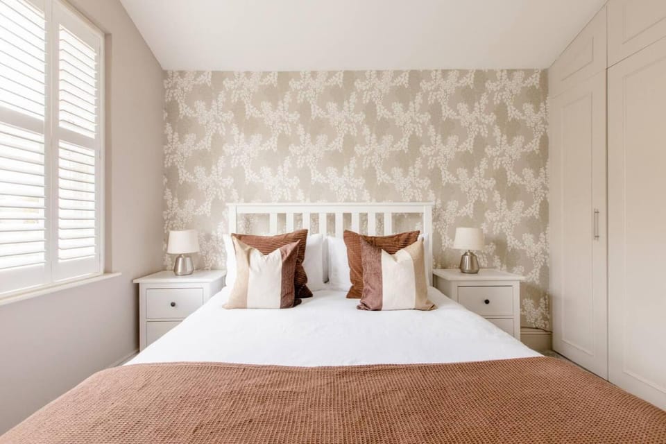 Luxury King-Bed EnSuite with Tranquil Garden Views House in London