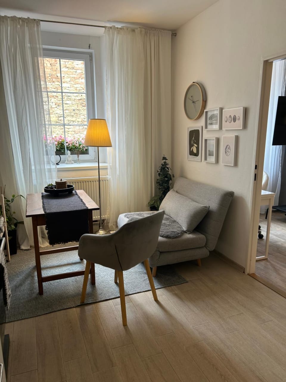 Photo of the whole room, Seating area, Dining area