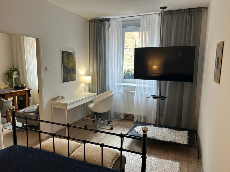 Bed, Living room, Photo of the whole room, Seating area, Bedroom