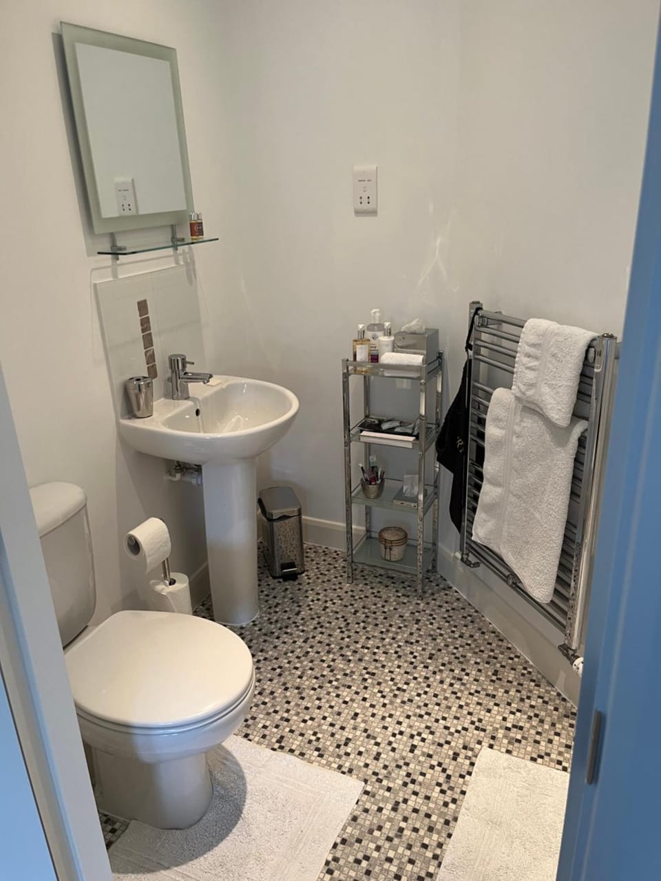 Toilet, Bathroom, towels