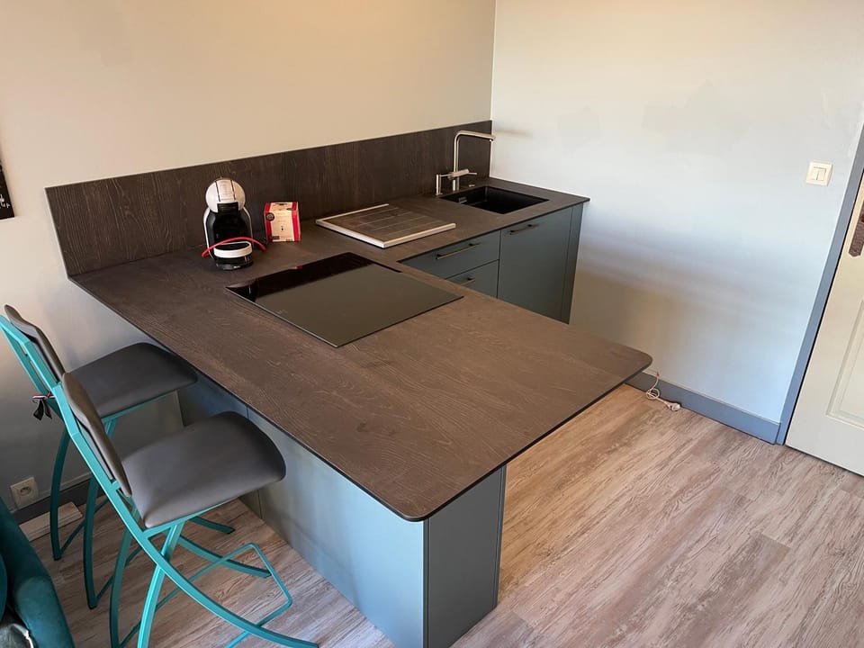 Kitchen or kitchenette, Dining area