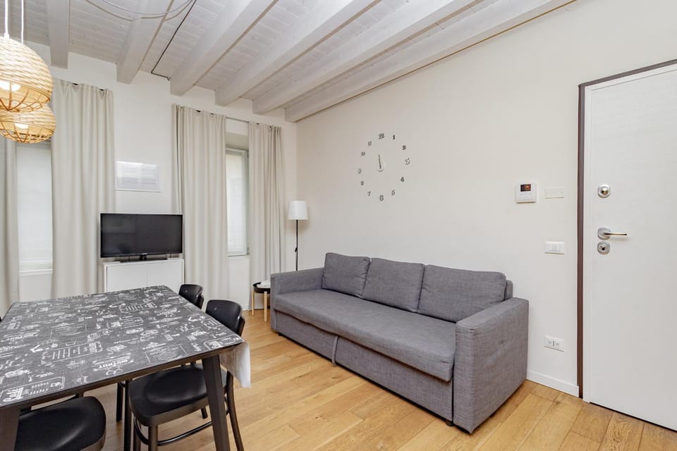Communal lounge/ TV room, TV and multimedia, Living room, Seating area, Dining area, Evening entertainment