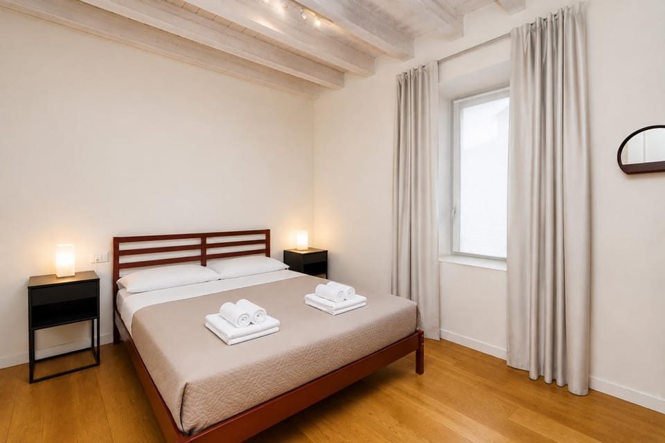 Bed, Photo of the whole room, Bedroom, towels