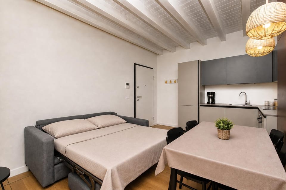 Bed, Kitchen or kitchenette, Photo of the whole room, Dining area, Bedroom