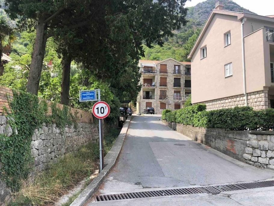 Facade/entrance, Street view