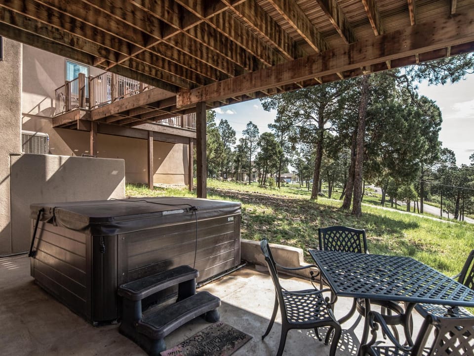 Patio, Natural landscape, Garden, Hot Tub