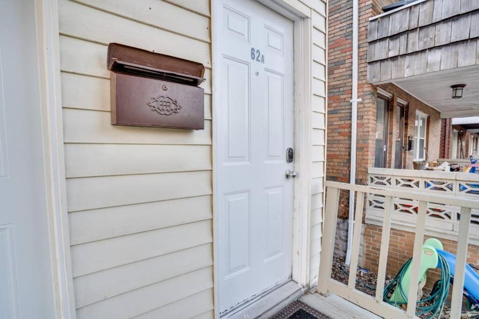 Modern & Private 1-Bedroom Apartment Apartment in Windsor