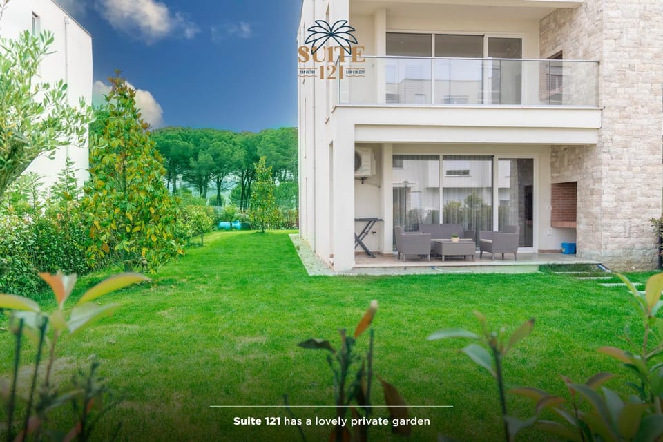 Property building, Day, Garden, Garden, Balcony/Terrace, Garden view