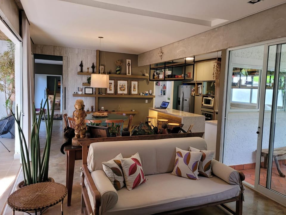 Kitchen or kitchenette, Living room, Seating area, Dining area, oven