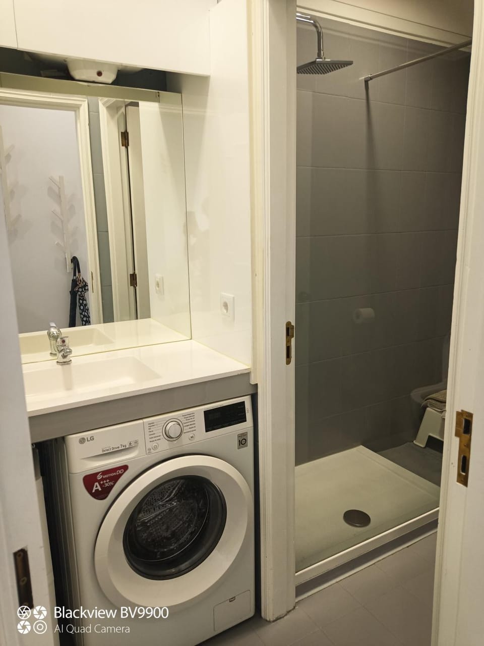 Shower, Bathroom, towels, washing machine