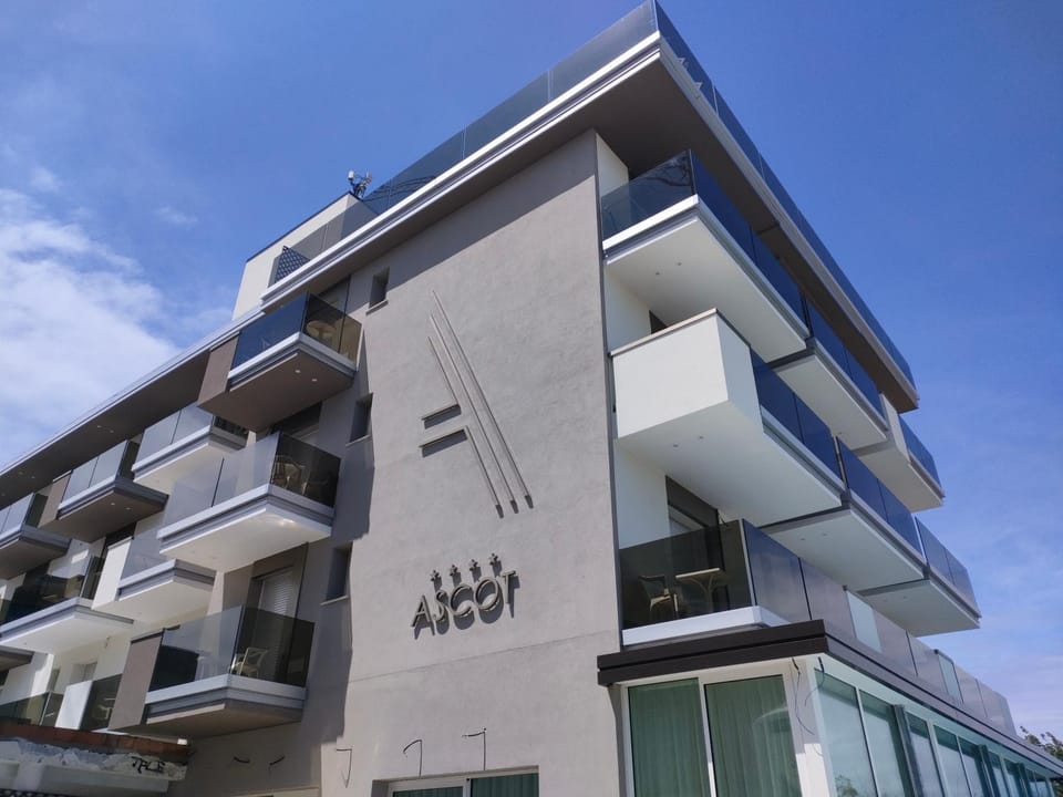 Property building, View (from property/room), Balcony/Terrace