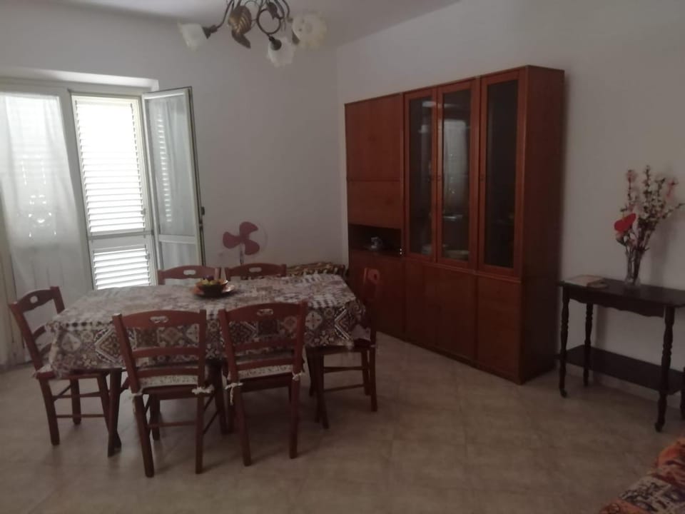Communal lounge/ TV room, Dining area