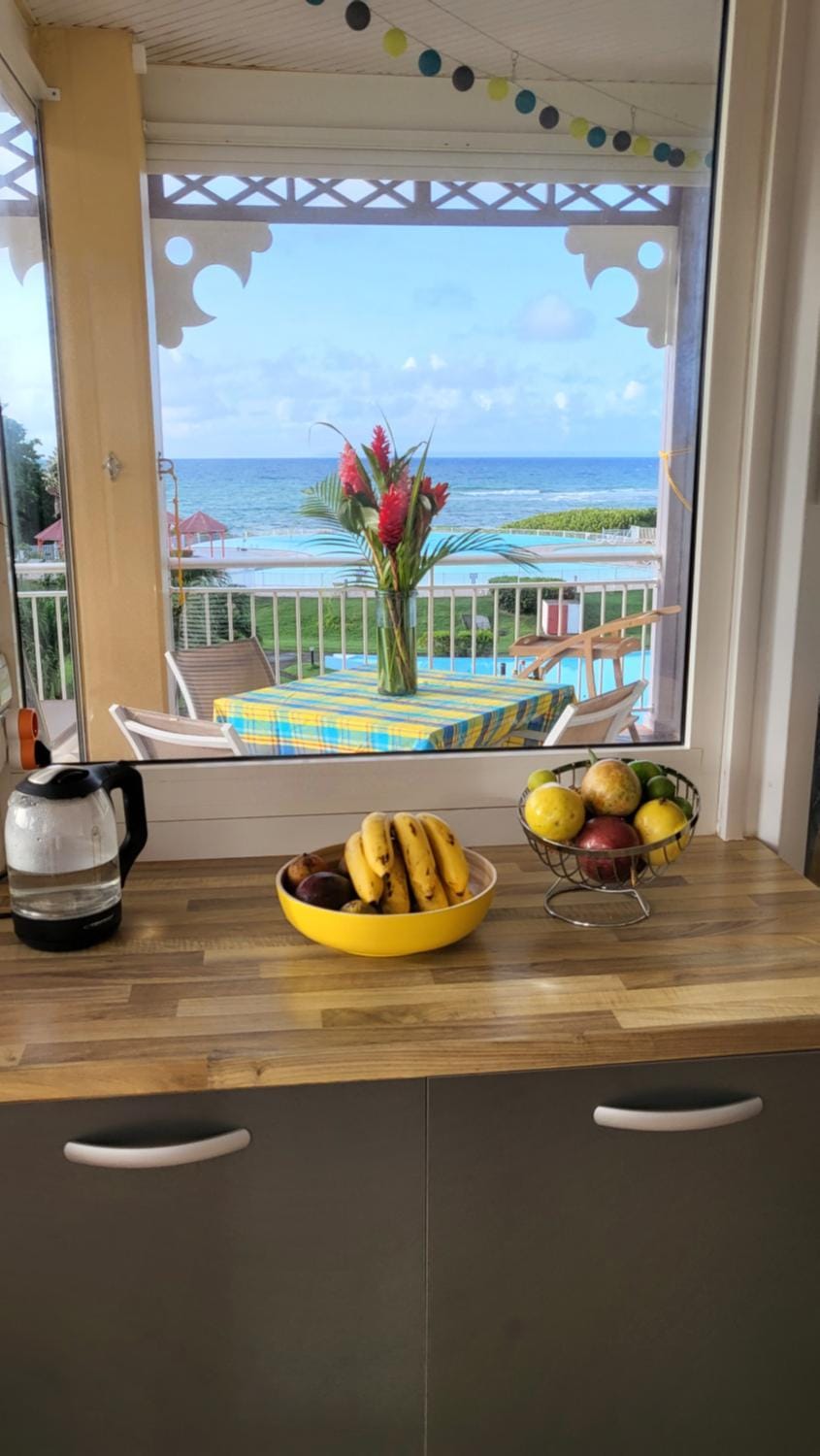 Natural landscape, Coffee/tea facilities, View (from property/room), Balcony/Terrace, Kitchen or kitchenette, Food and drinks, Dining area, Food, Pool view, Sea view, Swimming pool, storage