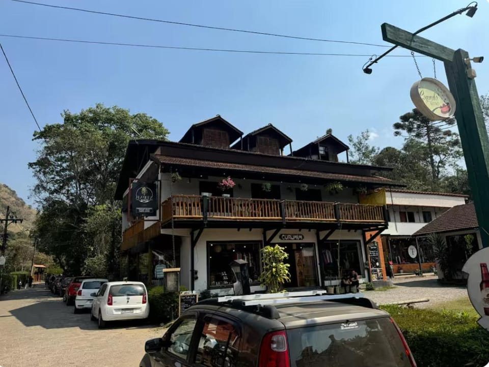 Property building, Neighbourhood, Location