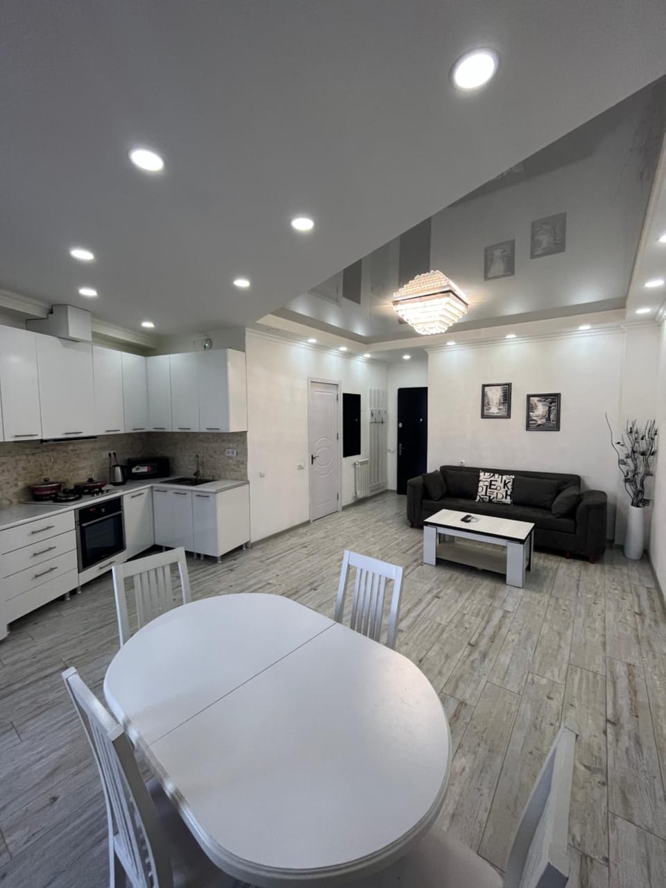 TV and multimedia, Living room, Seating area, Dining area, kitchen
