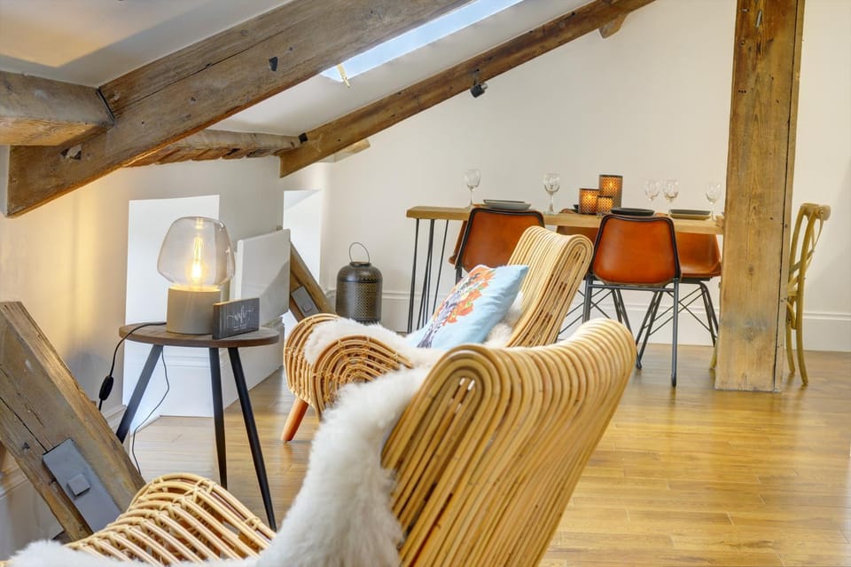 Seating area, Dining area