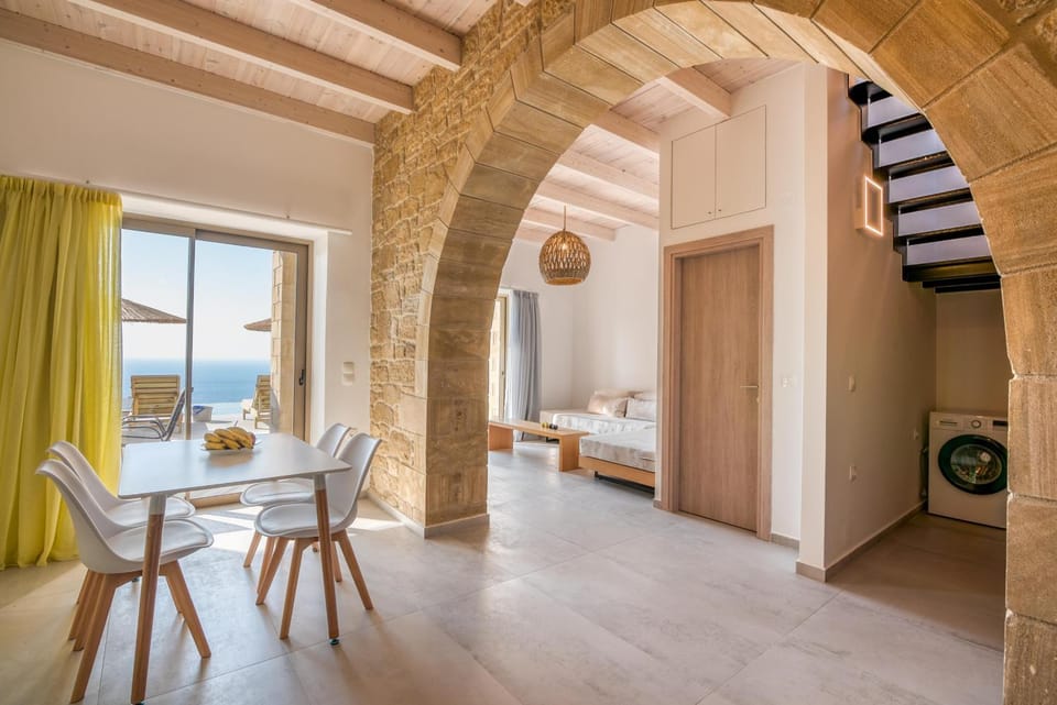 Natural landscape, View (from property/room), Balcony/Terrace, Living room, Seating area, Dining area, Sea view