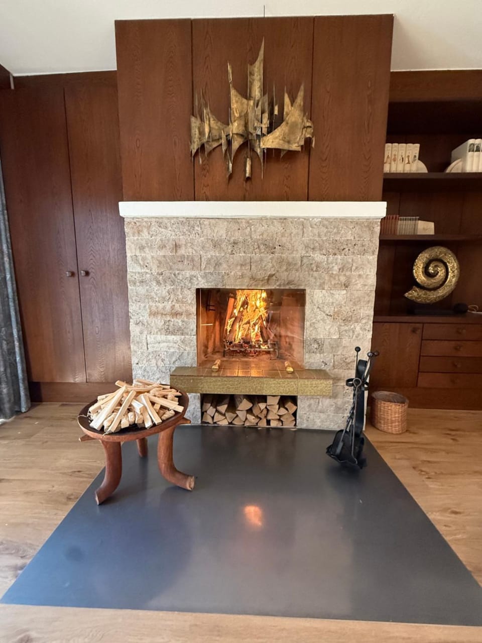 Bedroom, fireplace