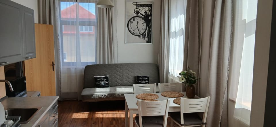 Kitchen or kitchenette, Seating area, Dining area, Food, kitchen