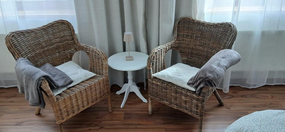 Seating area, Bedroom