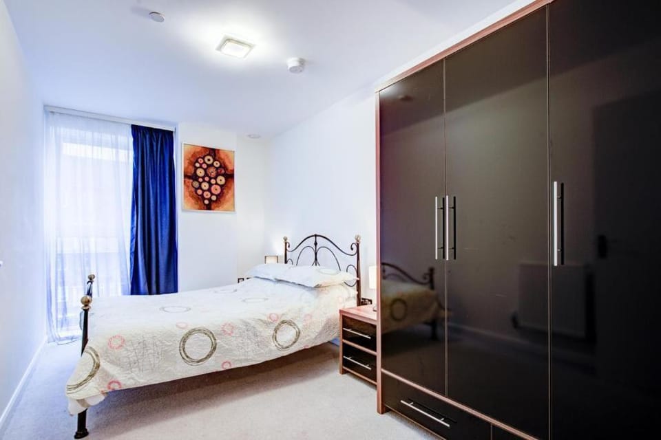 Luxury 2 bed flat in a new block in East Acton Apartment in London Borough of Ealing