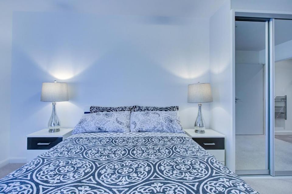 Luxury 2 bed flat in a new block in East Acton Apartment in London Borough of Ealing