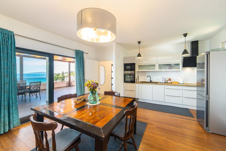 Kitchen or kitchenette, Living room, Dining area