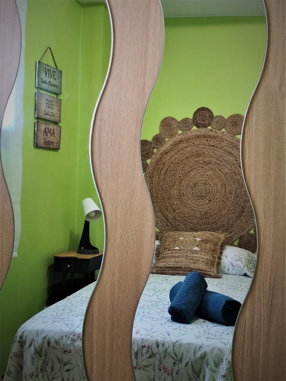 Bedroom, towels