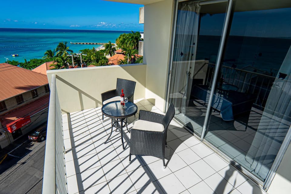 View (from property/room), Balcony/Terrace, Sea view, Street view