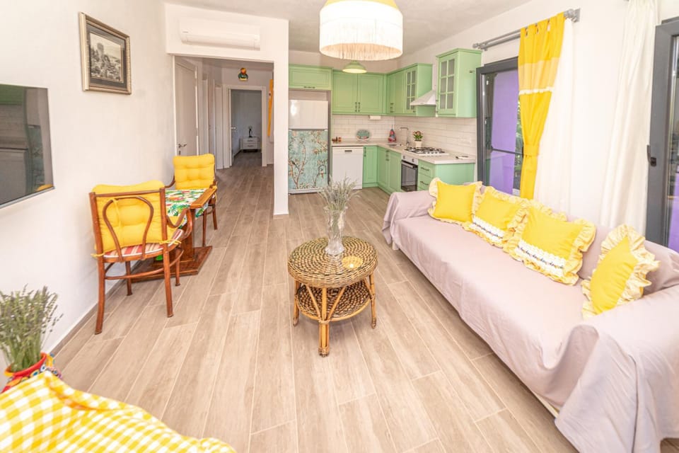 Kitchen or kitchenette, Living room, Seating area
