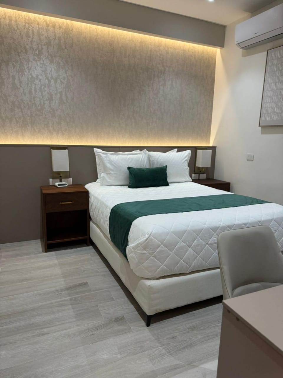 Bed, Photo of the whole room, air conditioner