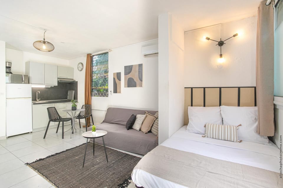 Bed, Living room, Dining area, Bedroom