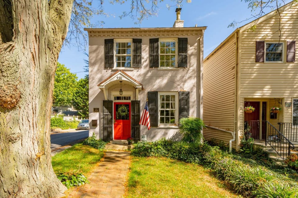 The Walton House - historic 3bd 2 5ba with parking House in Kennett Square