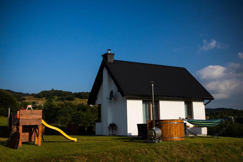 Property building, BBQ facilities, Children play ground, Garden, Hot Tub