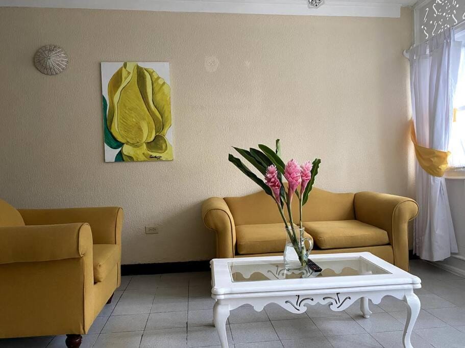 Lush Tropical apartment located in a 4-star resort Apartment in Runaway Bay