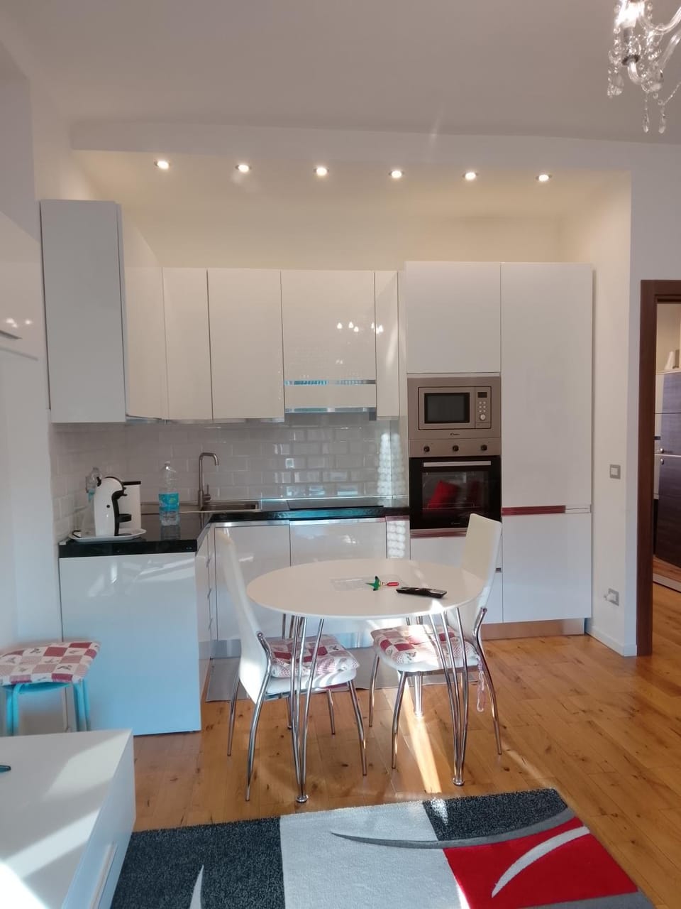 Coffee/tea facilities, Kitchen or kitchenette, Living room, Seating area, Dining area, dishwasher, microwave, stove, toaster, washing machine